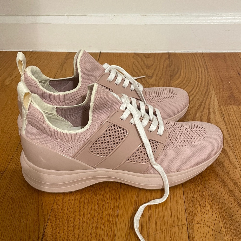 Brand New Tory Burch Pink Sneakers (US9)